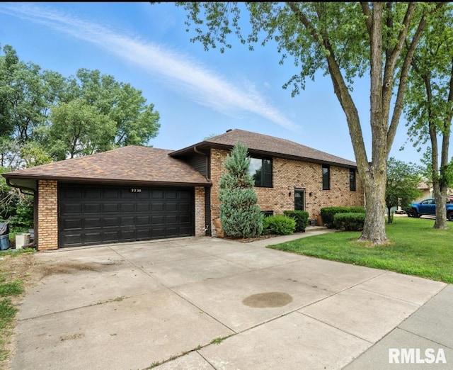 2230 Emerald Dr, Davenport, IA 52804 - photo 2