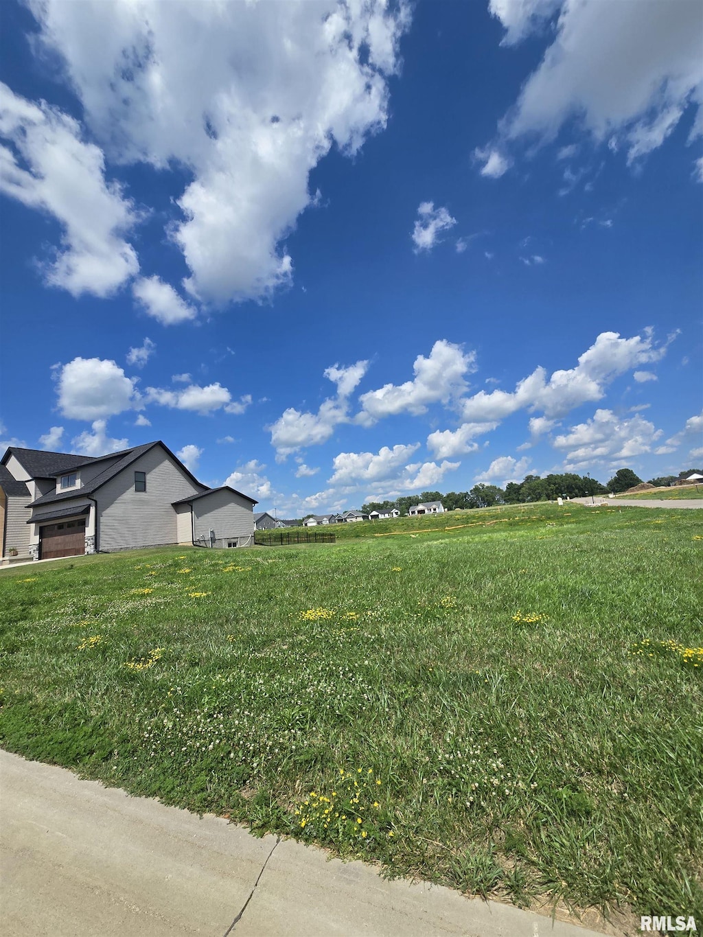 6107 Belle Ct, Davenport, IA 52807 - photo 1