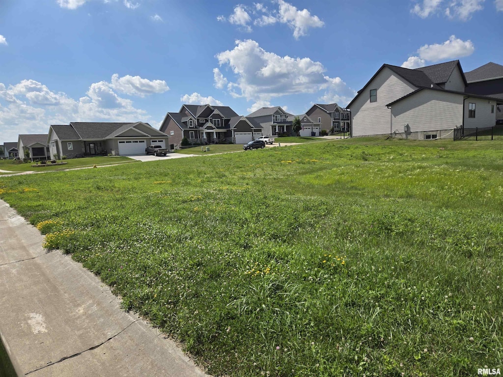 6107 Belle Ct, Davenport, IA 52807 - photo 4