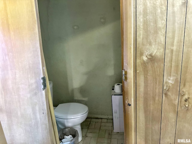 900 E 4th St, West Frankfort, IL 62896 - bathroom with toilet