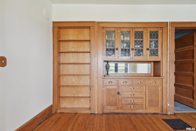 829 Union Ave, Lowden, IA 52255 - detailed view of wood finished floors and baseboards