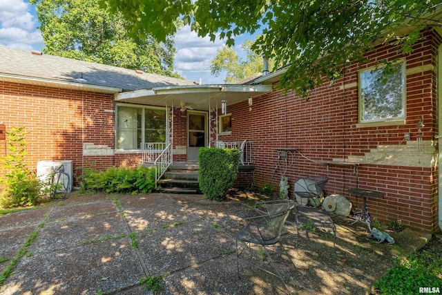 613 S Locust, West Frankfort, IL 62896 - view of front of home with brick siding and a porch