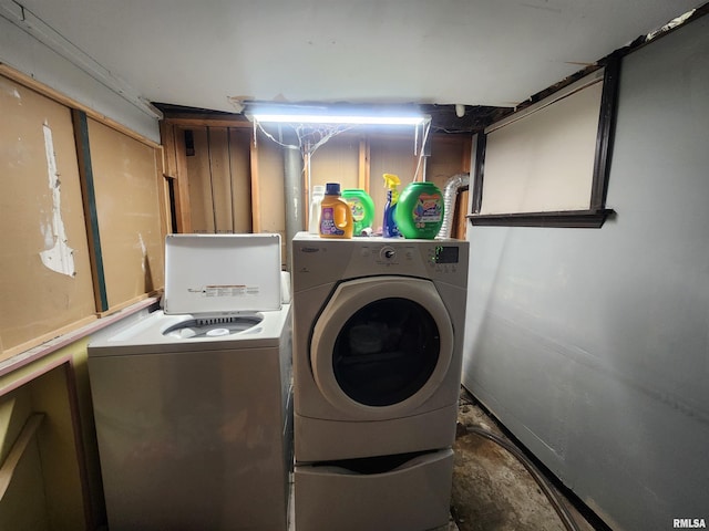 3217 18th Ave, Rock Island, IL 61201 - washroom featuring independent washer and dryer