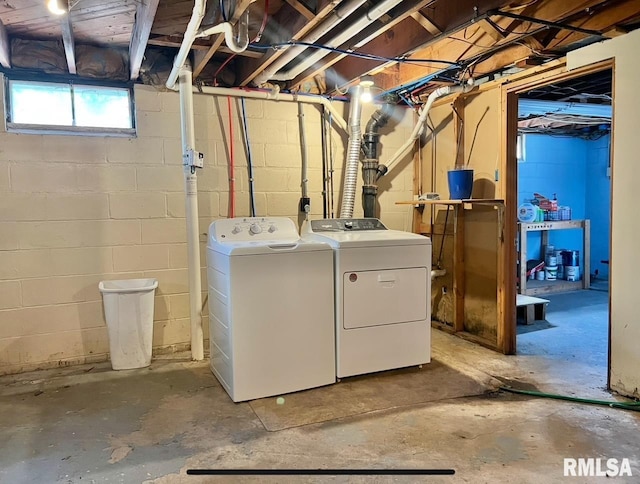 402 SW 7th Ave, Aledo, IL 61231 - laundry room featuring independent washer and dryer