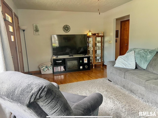 402 SW 7th Ave, Aledo, IL 61231 - living area with wood finished floors