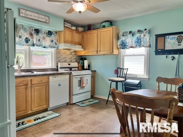 402 SW 7th Ave, Aledo, IL 61231 - kitchen featuring white appliances, under cabinet range hood, ceiling fan, tasteful backsplash, and dark countertops