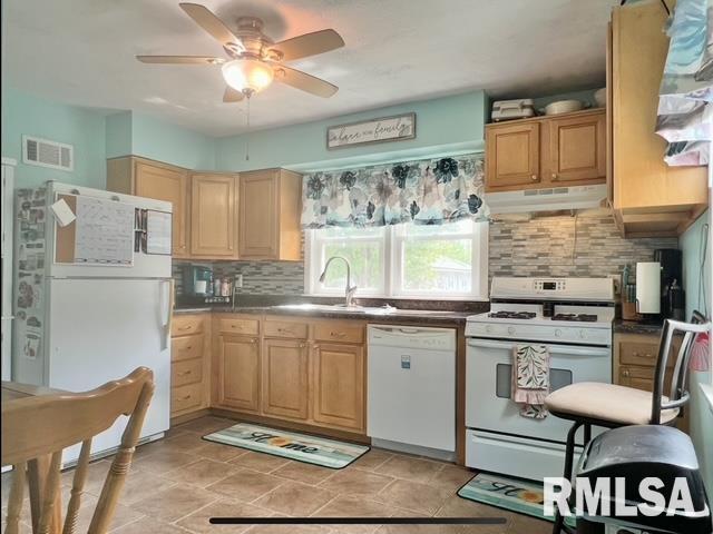 402 SW 7th Ave, Aledo, IL 61231 - kitchen featuring white appliances, under cabinet range hood, a ceiling fan, decorative backsplash, and light brown cabinetry