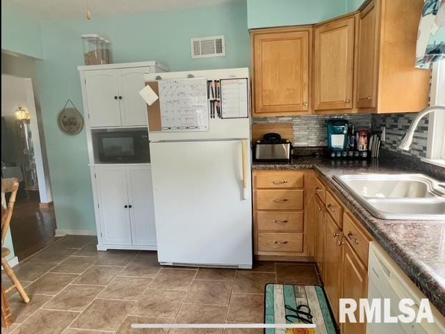 402 SW 7th Ave, Aledo, IL 61231 - kitchen with white appliances, backsplash, and dark countertops
