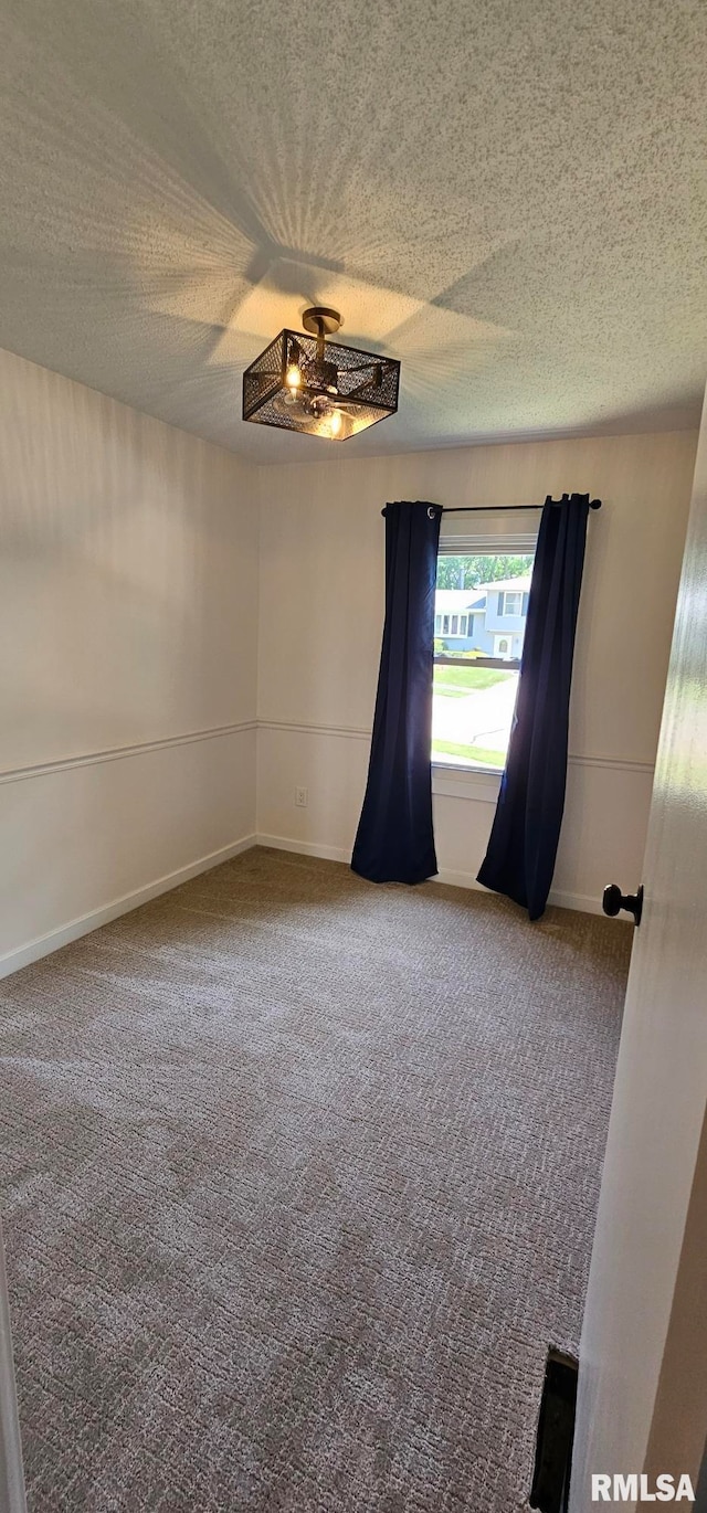 2337 Cameron Dr, Clinton, IA 52732 - unfurnished room with carpet and a textured ceiling