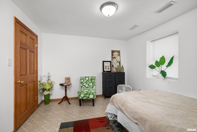 222 6th St, Buffalo, IA 52728 - bedroom featuring baseboards and light carpet