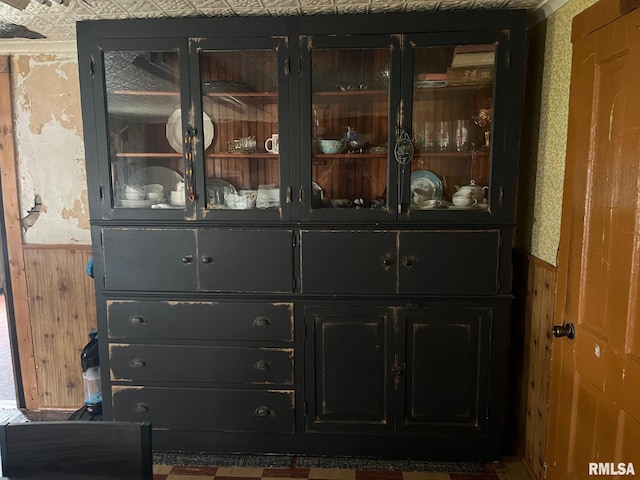 247 W Garfield St, Kewanee, IL 61443 - detailed view of wooden walls and wainscoting