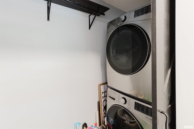 401 W Grand Ave, Carterville, IL 62918 - washroom featuring stacked washing machine and dryer