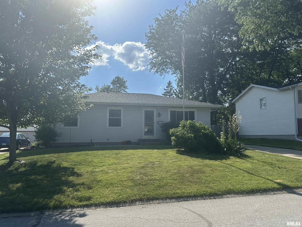 3400 Clover Hills Dr, Bettendorf, IA 52722 - single story home featuring a front lawn