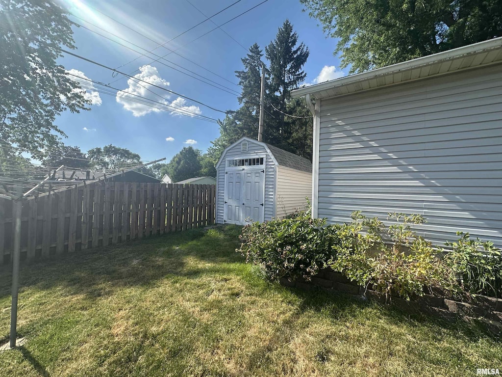 3400 Clover Hills Dr, Bettendorf, IA 52722 - view of yard featuring a storage shed