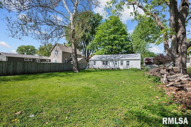 2043 30th St, Rock Island, IL 61201 - view of yard