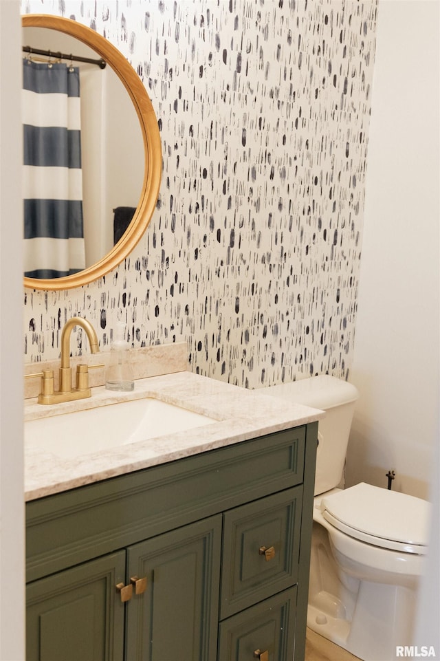 300 S 1st St, Camp Point, IL 62320 - full bath with wallpapered walls, vanity, and a shower with shower curtain