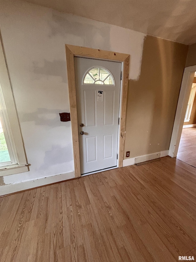 324 S Cottage St, Kewanee, IL 61443 - foyer entrance with wood finished floors and healthy amount of natural light