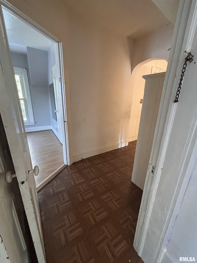 324 S Cottage St, Kewanee, IL 61443 - corridor with arched walkways