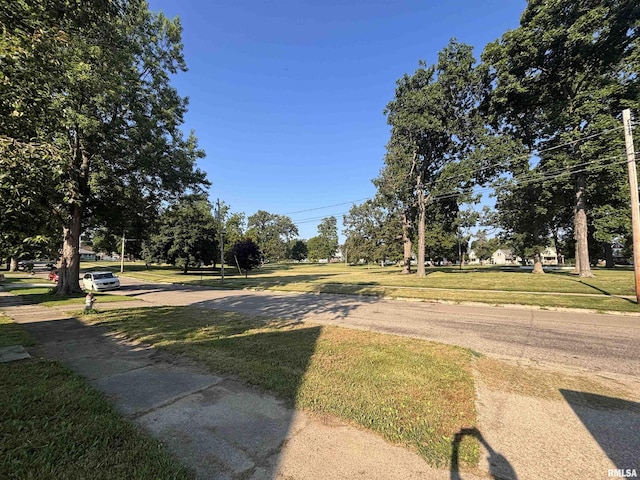 324 S Cottage St, Kewanee, IL 61443 - view of property's community featuring a yard