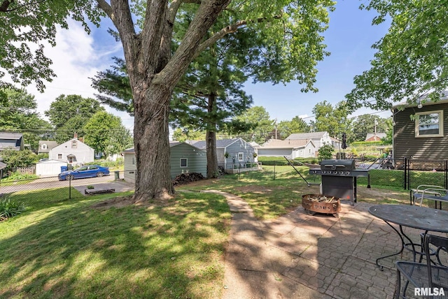 3110 Arlington Ave, Davenport, IA 52803 - view of yard featuring a residential view and a patio