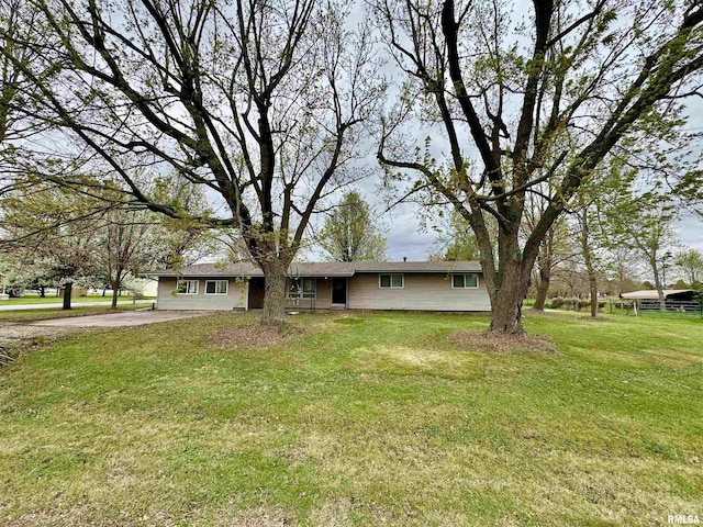 1401 12th Ave, Viola, IL 61486 - ranch-style house with a front lawn