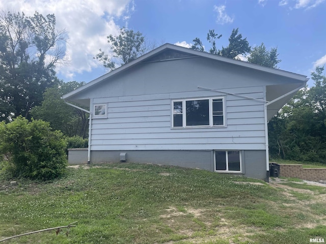 304 Lynda Dr Unit A/B, Carbondale, IL 62901 - view of home's exterior featuring a lawn