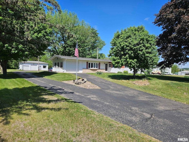 30154 395th Ave, Bellevue, IA 52031 - single story home with a front lawn