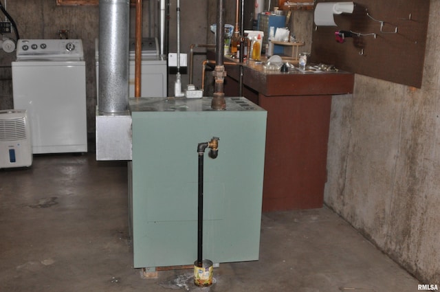 30154 395th Ave, Bellevue, IA 52031 - utility room featuring washer / dryer and a heating unit