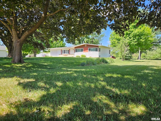 30154 395th Ave, Bellevue, IA 52031 - view of front facade with a front lawn and an attached garage
