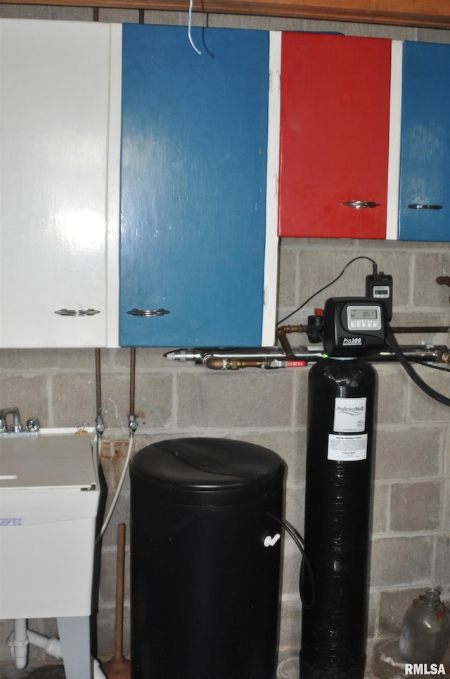 30154 395th Ave, Bellevue, IA 52031 - utilities with a sink