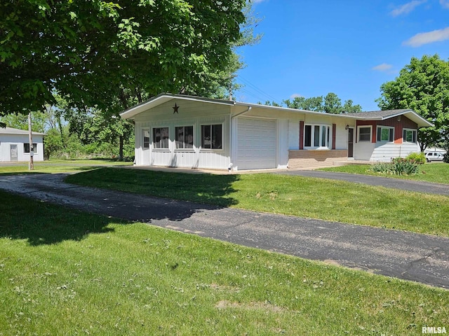 30154 395th Ave, Bellevue, IA 52031 - view of front facade with a garage, a front yard, and asphalt driveway