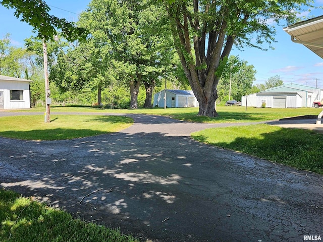 30154 395th Ave, Bellevue, IA 52031 - view of asphalt driveway