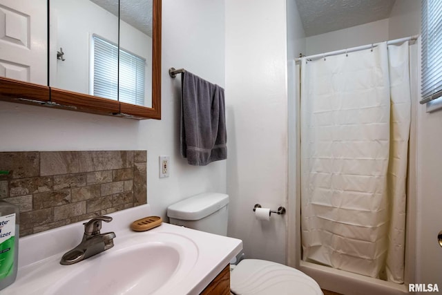 1903 Melvin Rd, West Frankfort, IL 62896 - full bath featuring a textured ceiling, vanity, and a shower with shower curtain