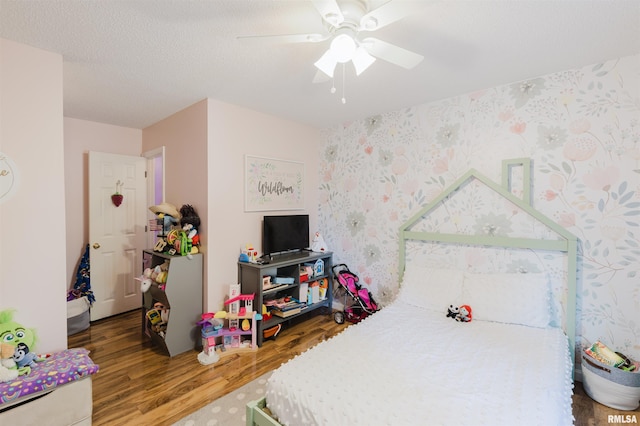 10224 Illinois Steel Rd, Johnston City, IL 62951 - bedroom with wood finished floors and a ceiling fan