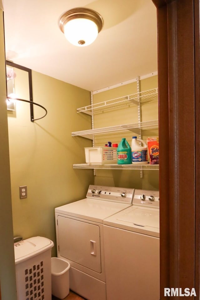 2024 Lind St, Quincy, IL 62301 - washroom with washing machine and clothes dryer