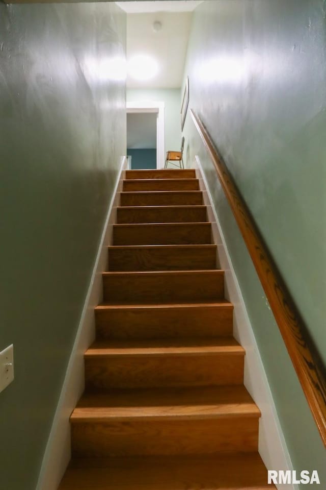 2024 Lind St, Quincy, IL 62301 - view of stairs