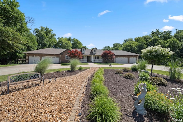 627 10th Ave, Silvis, IL 61282 - view of front of property with concrete driveway and a garage