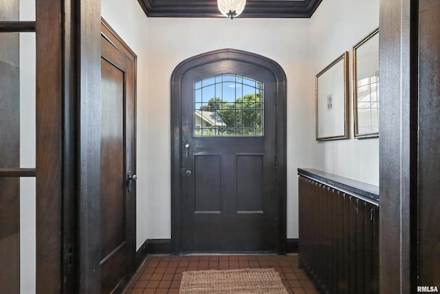 118 Ridgewood Ave, Davenport, IA 52803 - entryway with tile patterned floors, arched walkways, and ornamental molding