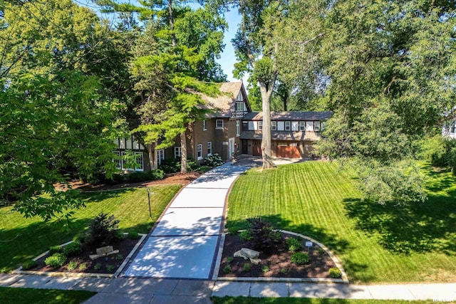 118 Ridgewood Ave, Davenport, IA 52803 - tudor home with a front lawn
