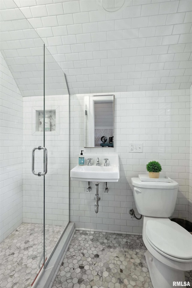 118 Ridgewood Ave, Davenport, IA 52803 - full bathroom featuring a stall shower and tile walls