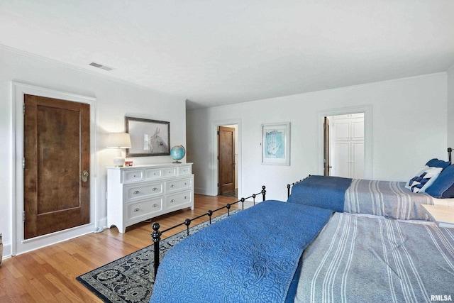 118 Ridgewood Ave, Davenport, IA 52803 - bedroom with light wood finished floors