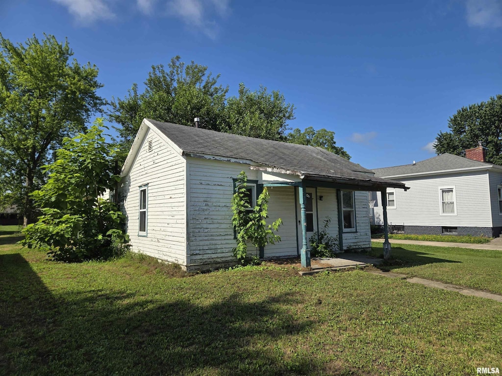 309 E Main St, Clayton, IL 62324 - view of front of home featuring a front lawn