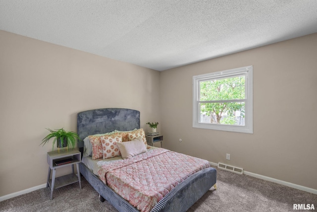 5210 N Division St, Davenport, IA 52806 - bedroom with carpet floors and a textured ceiling