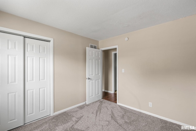 5210 N Division St, Davenport, IA 52806 - unfurnished bedroom featuring carpet, a closet, and a textured ceiling