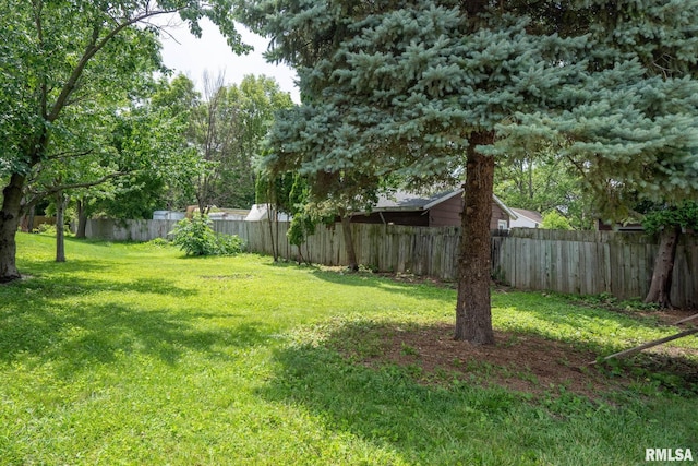 5210 N Division St, Davenport, IA 52806 - view of fenced backyard