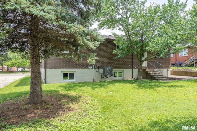 5210 N Division St, Davenport, IA 52806 - view of grassy yard