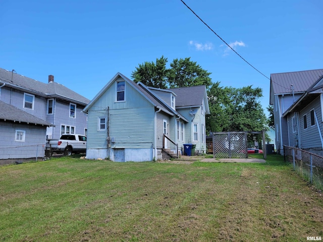 819 12th Ave S, Clinton, IA 52732 - back of property with board and batten siding and entry steps