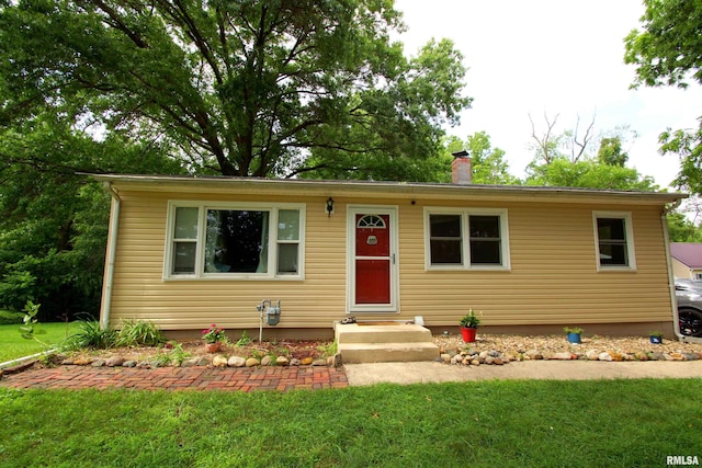 3422 Hobson Ave, Davenport, IA 52802 - view of front of house with a chimney and a front lawn
