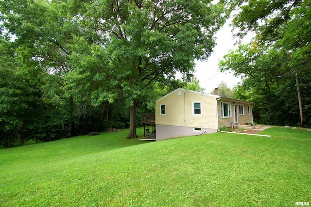 3422 Hobson Ave, Davenport, IA 52802 - view of grassy yard featuring a deck
