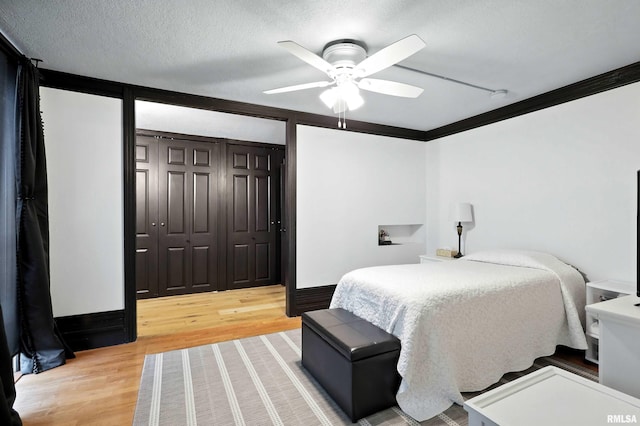 1800 7th St Unit 10E, East Moline, IL 61244 - bedroom with light wood-style floors, ornamental molding, a ceiling fan, and a closet